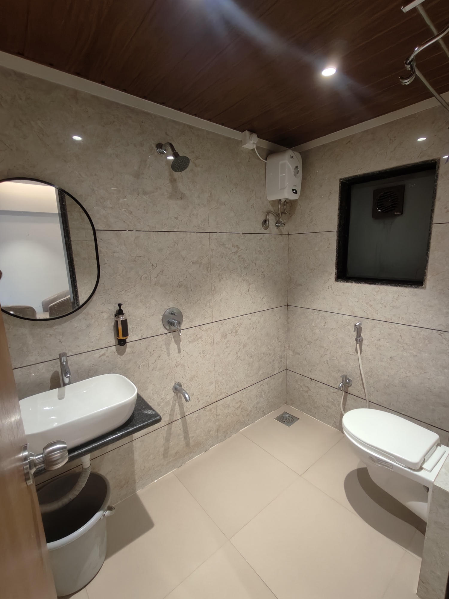 Attached bathroom in a Kingsland guest room